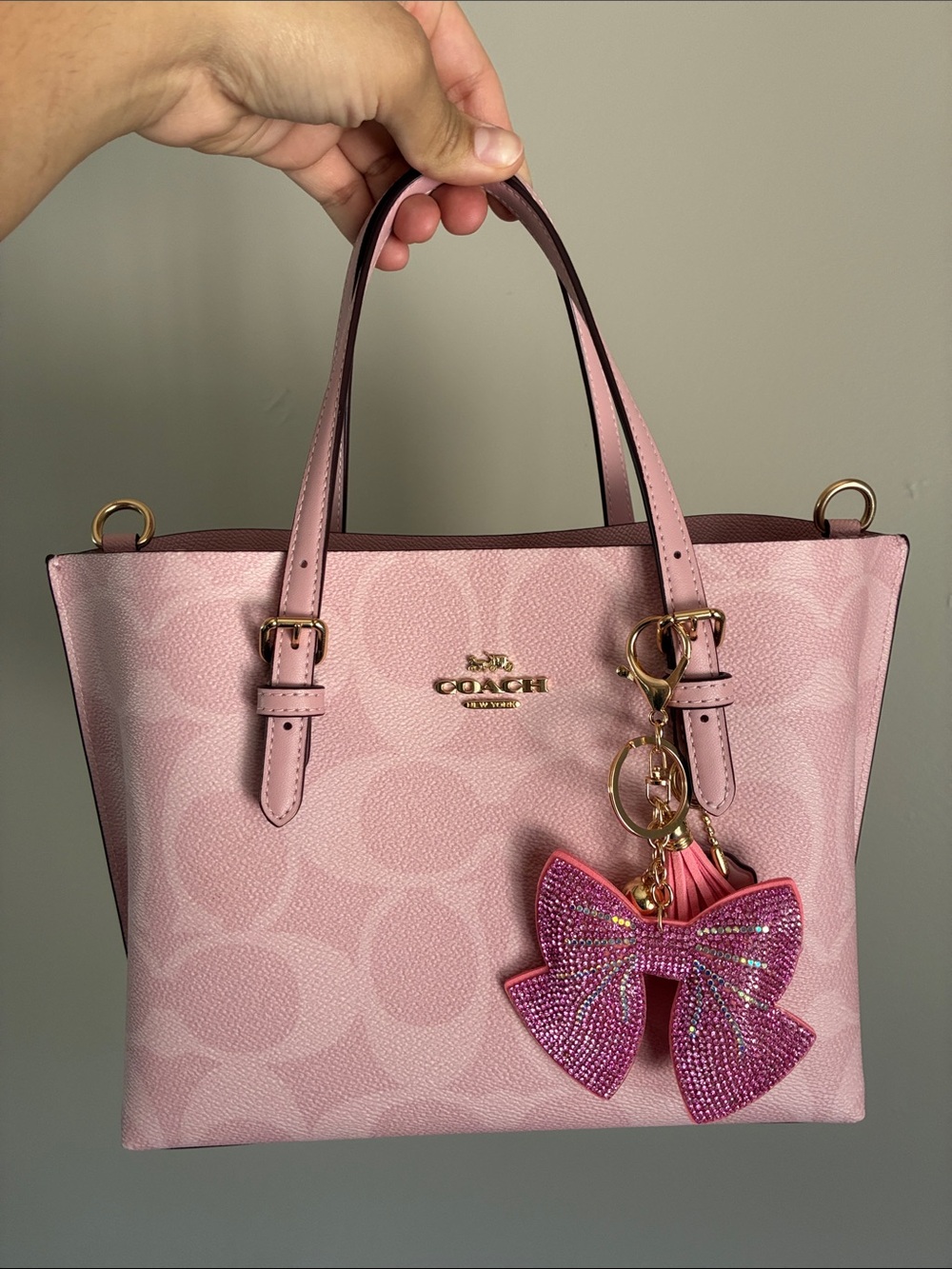 2/$20🎀 Pink Crystal Bow Keychain with Tassel
